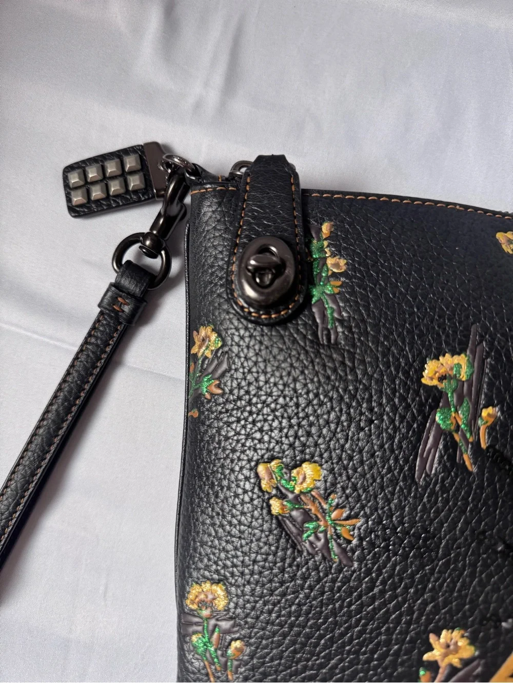 RARE Collector Coach Pyramid Eye Turnlock Wristlet 30 Clutch 51128